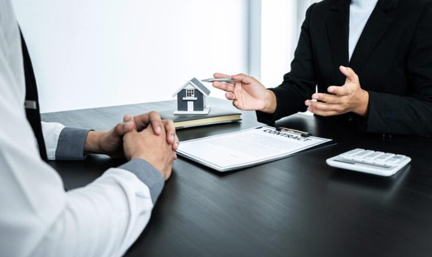 How Conveyancing Solicitors Simplify the Home Buying Process for You